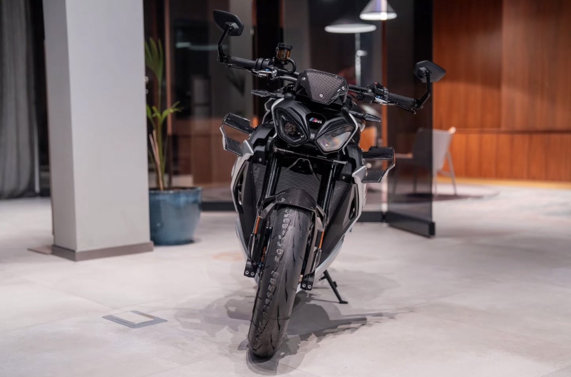 BMW M 1000 R — Azərbaycan (4)