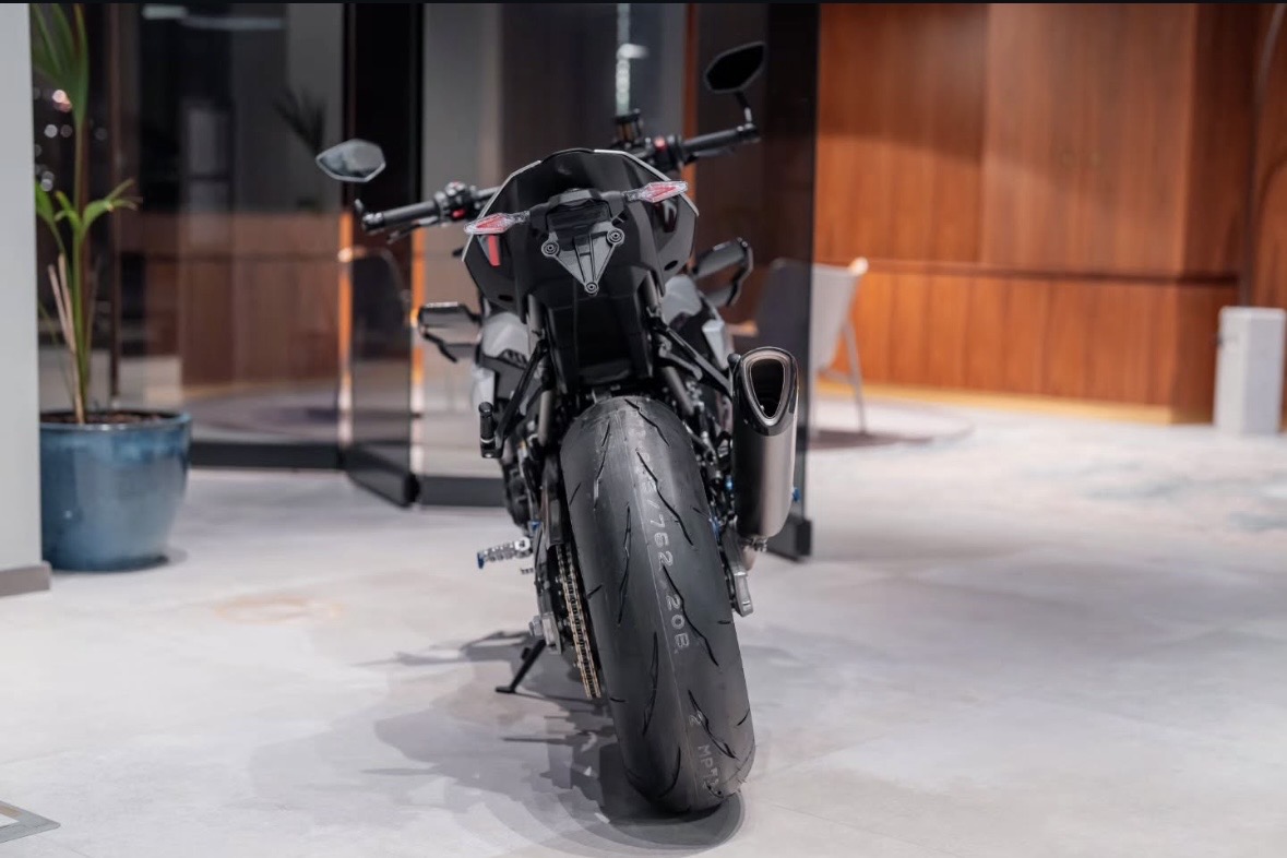 BMW M 1000 R — Azərbaycan (6)