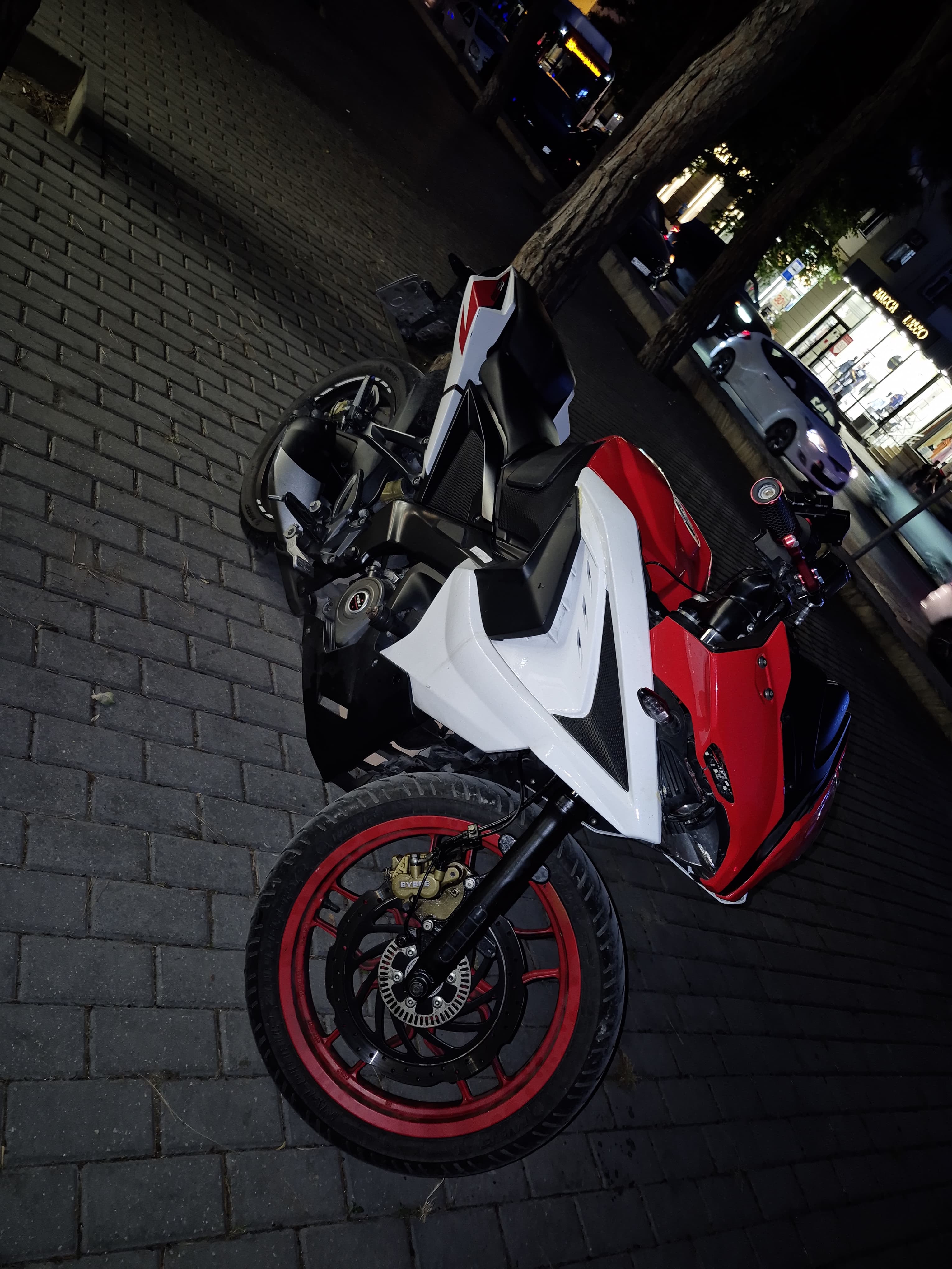 Bajaj Pulsar RS  200 — Bakı (2)