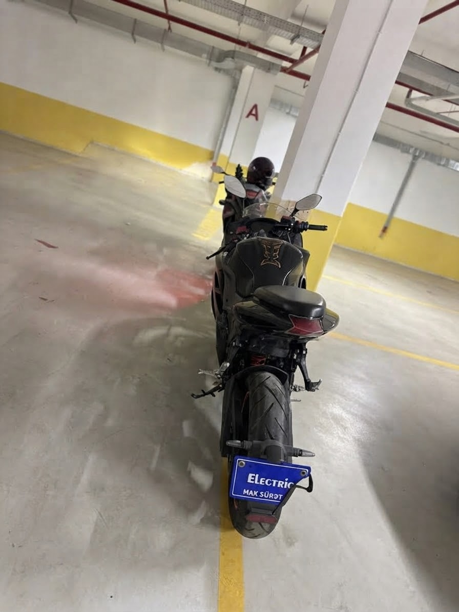 Ducati Panigale V4 — Bakı (2)