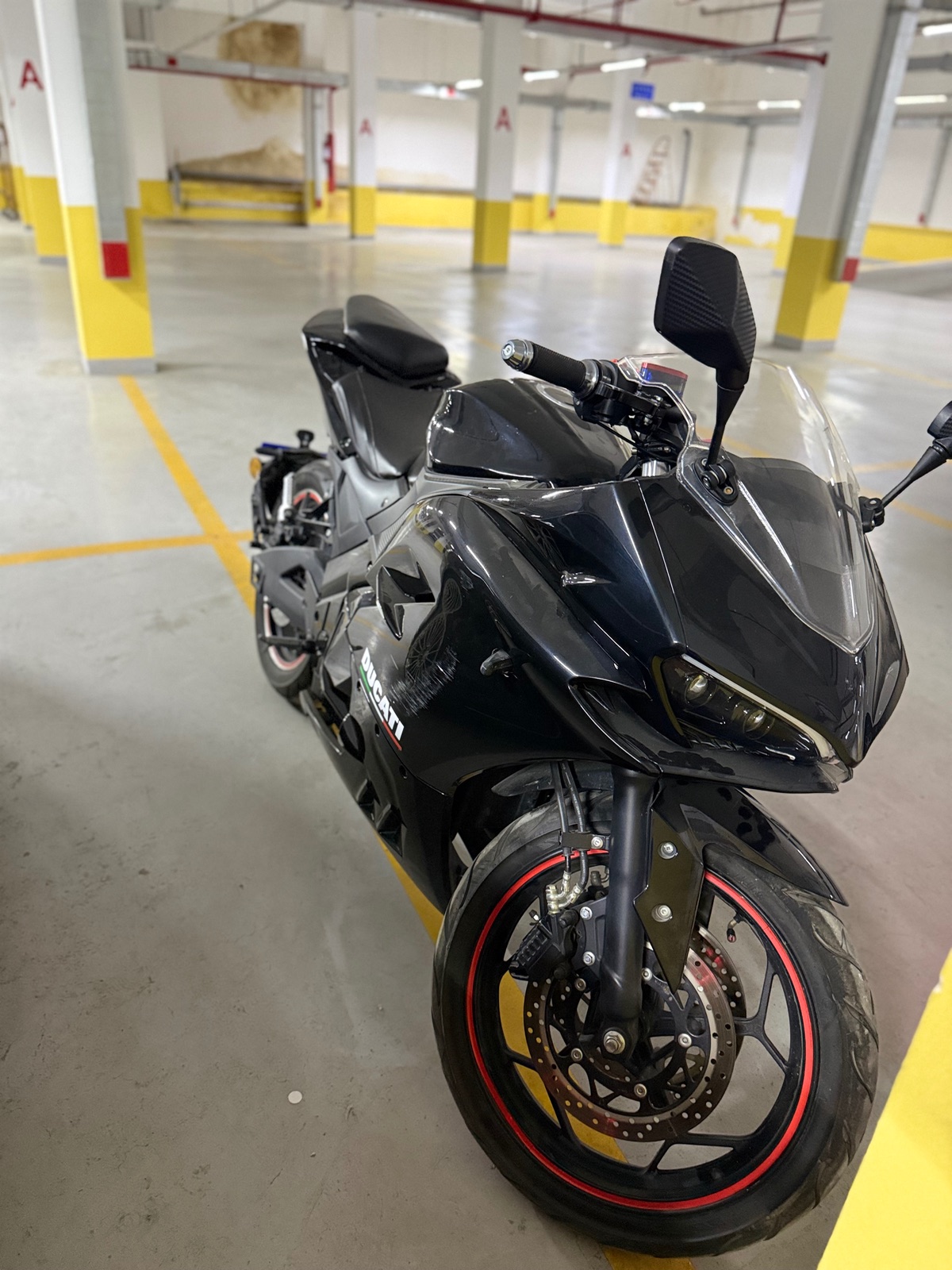 Ducati Panigale V4 — Bakı (3)