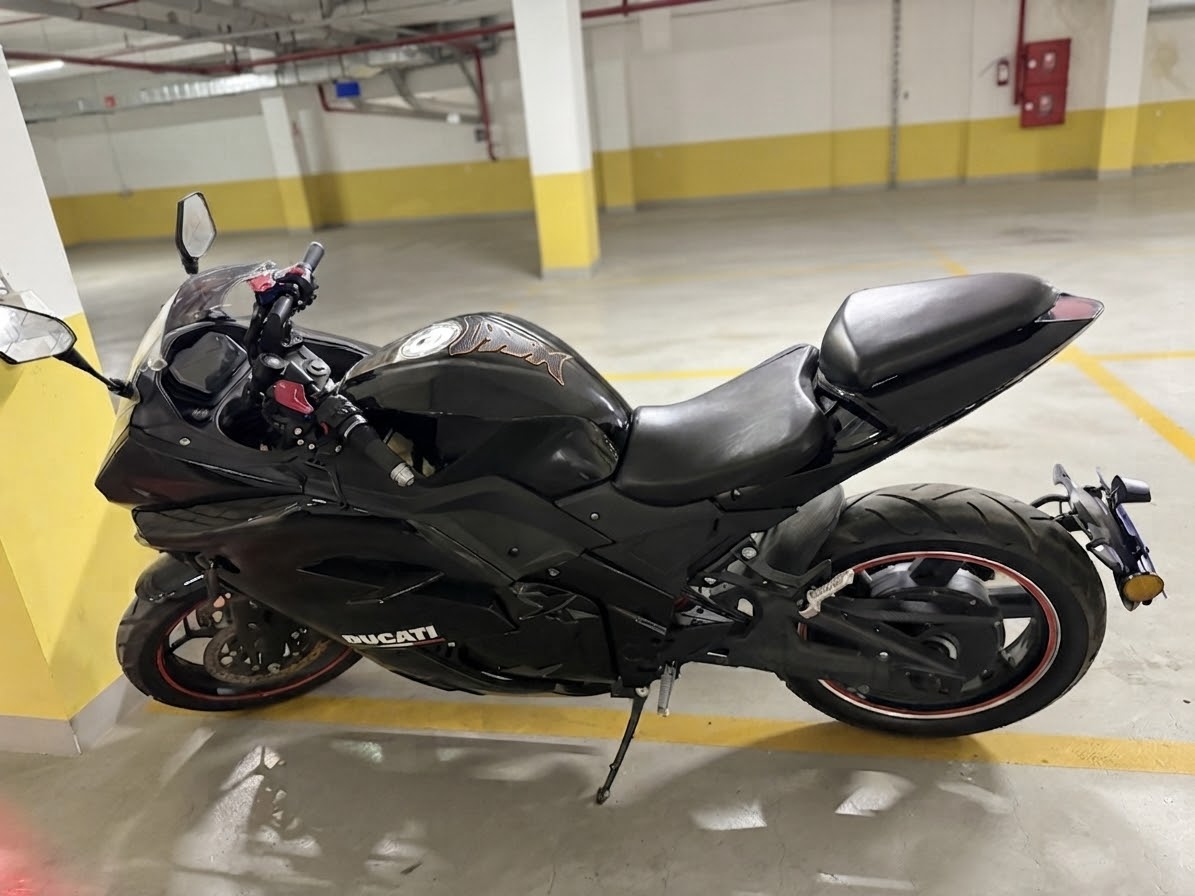 Ducati Panigale V4 — Bakı