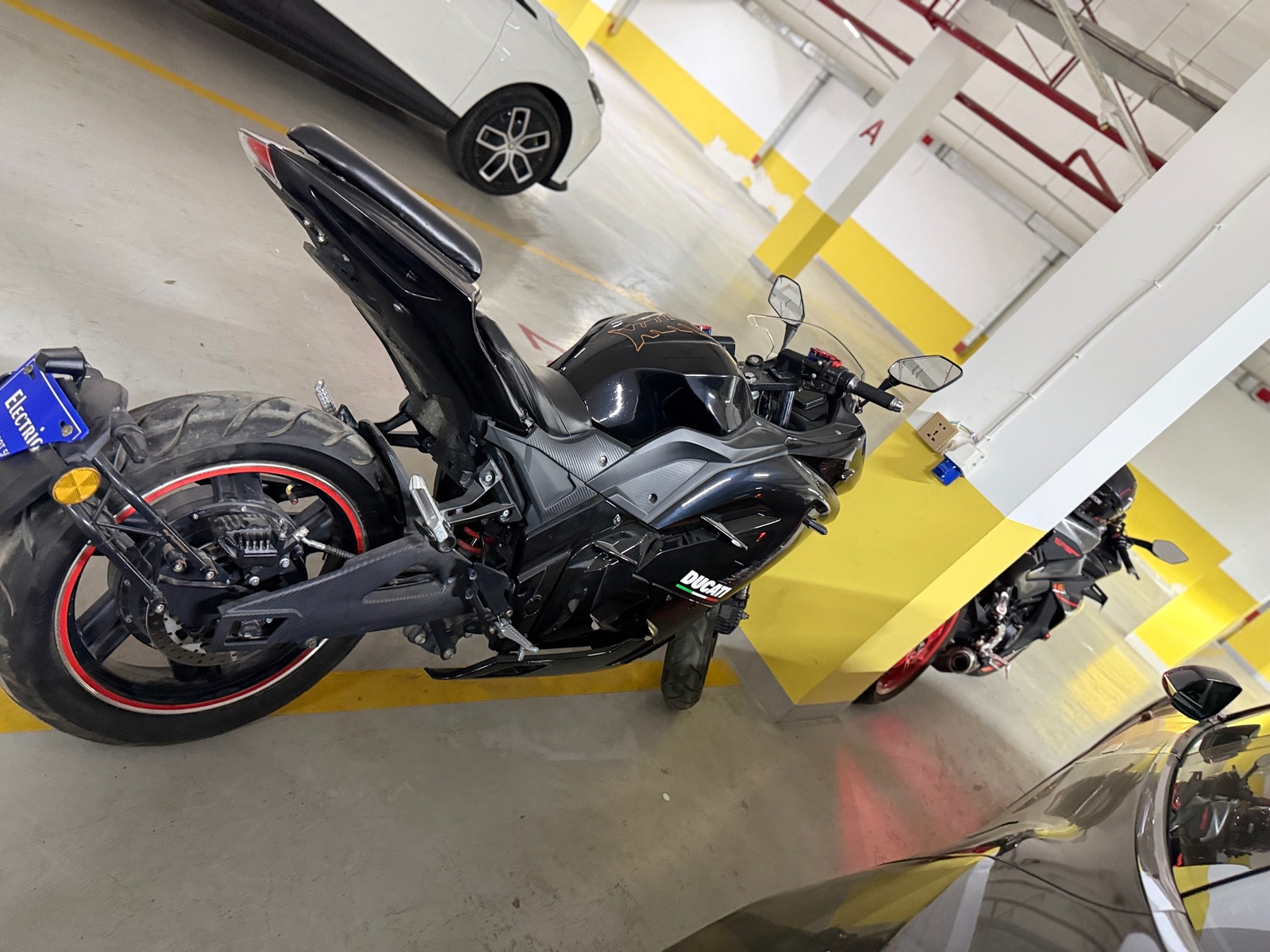 Ducati Panigale V4 — Bakı (4)