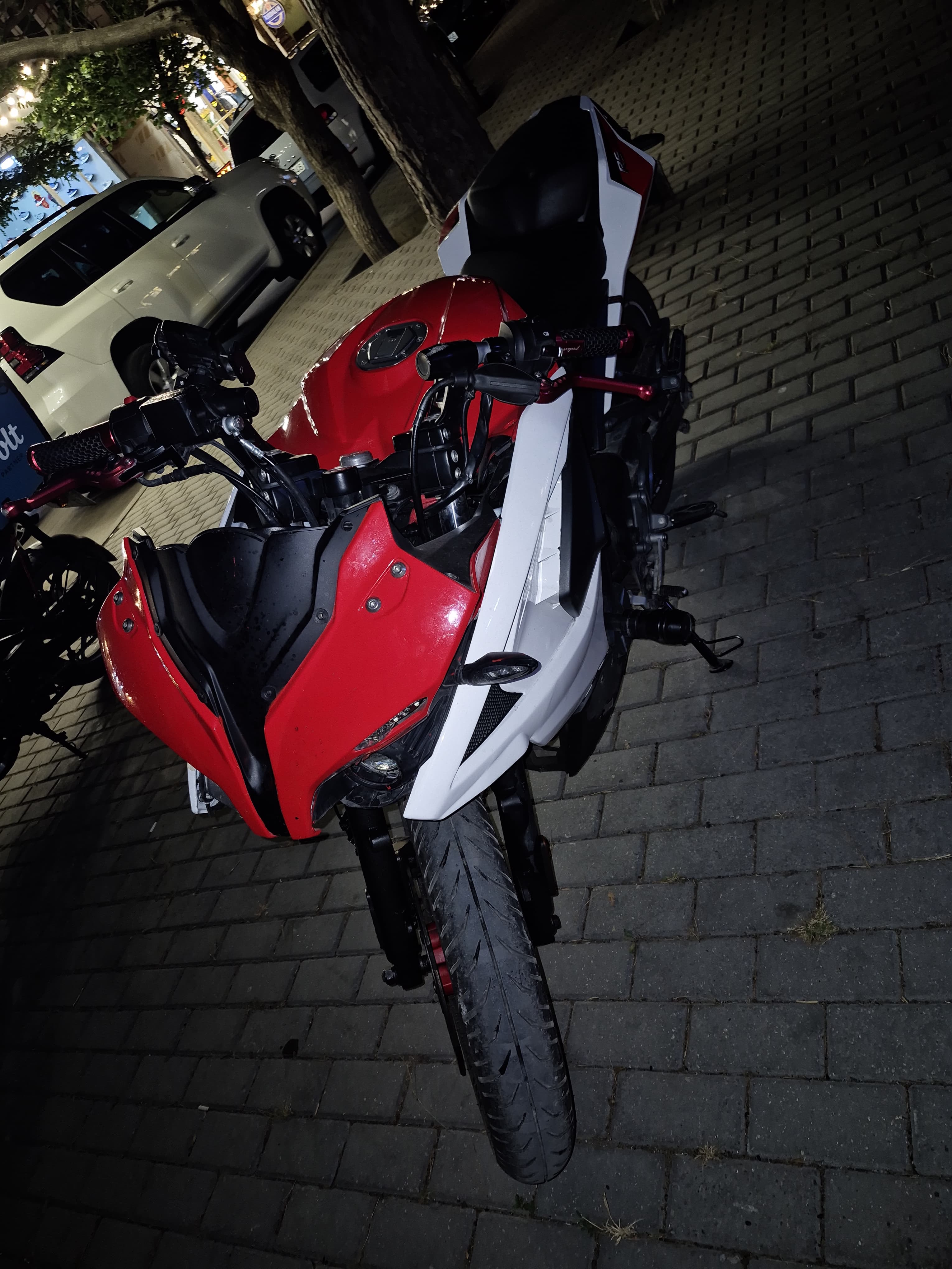 Bajaj Pulsar RS  200 — Bakı