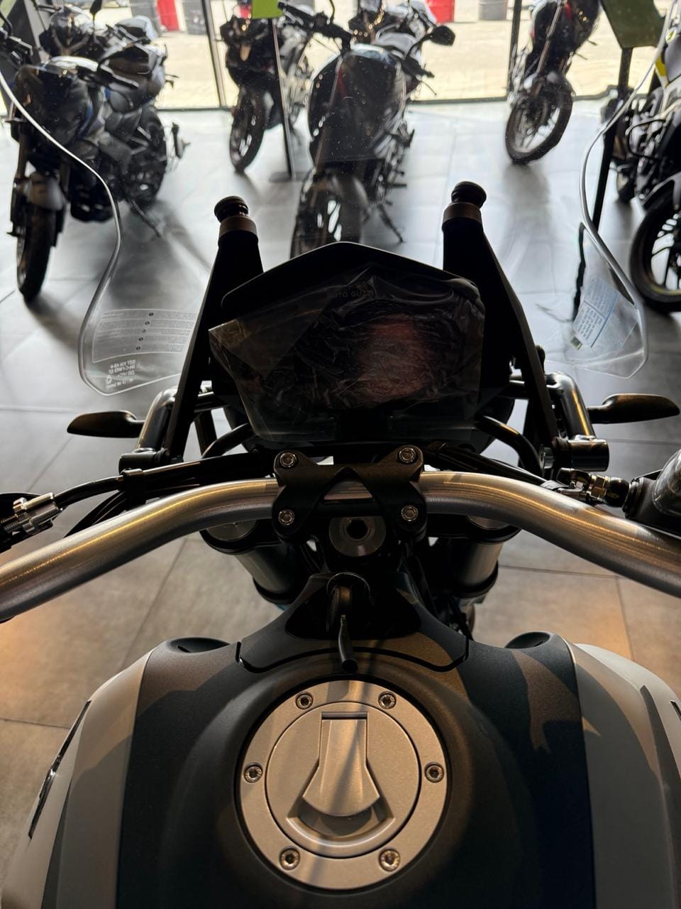 Moto Guzzi V85 TT — Bakı (2)