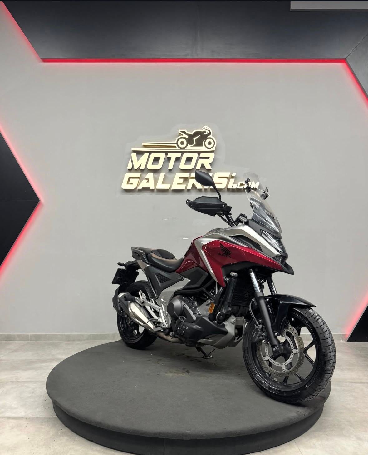 Honda NC 750X DCT 1