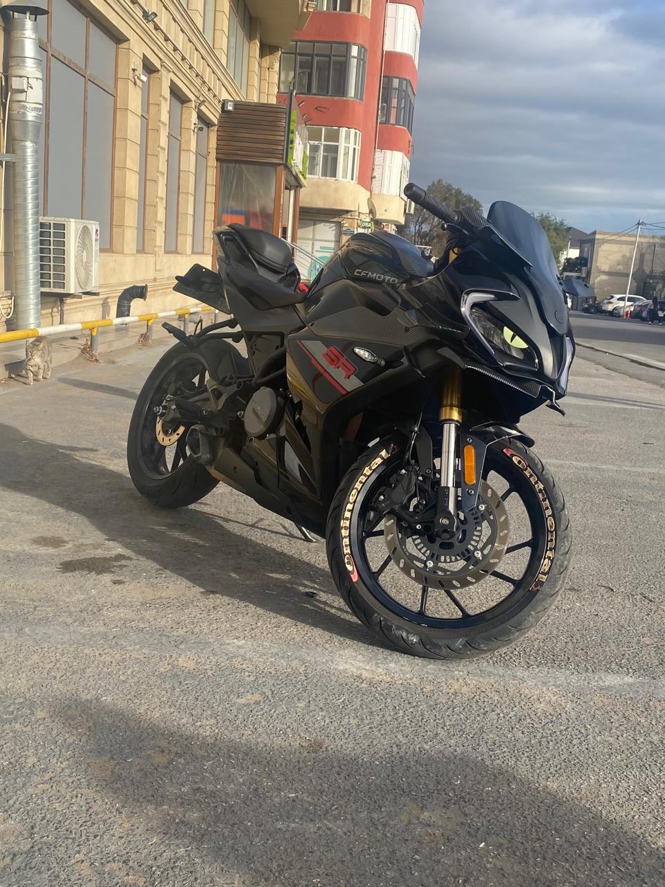 CFMOTO 250 SR 8