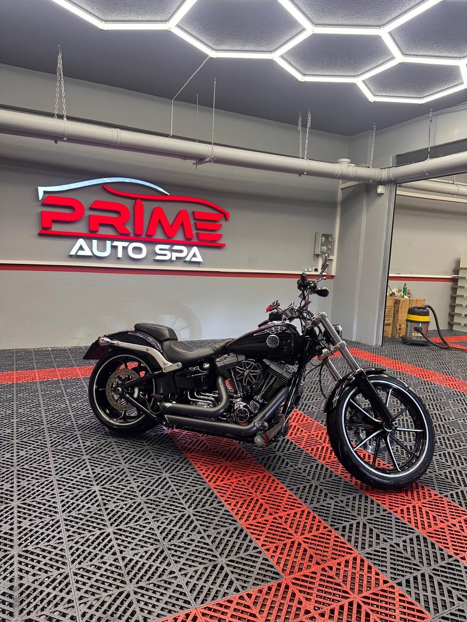 Harley Davidson Breakout 7
