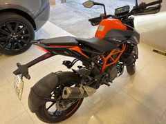 KTM 390 Duke 1