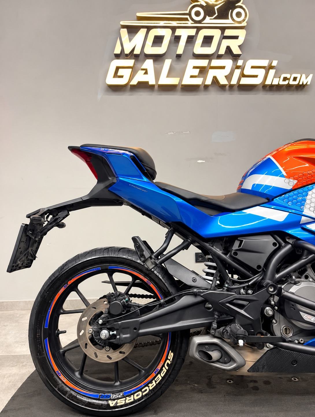CFMOTO 250 SR 3