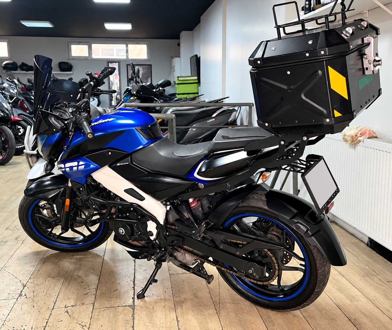 Bajaj Pulsar NS 200 4