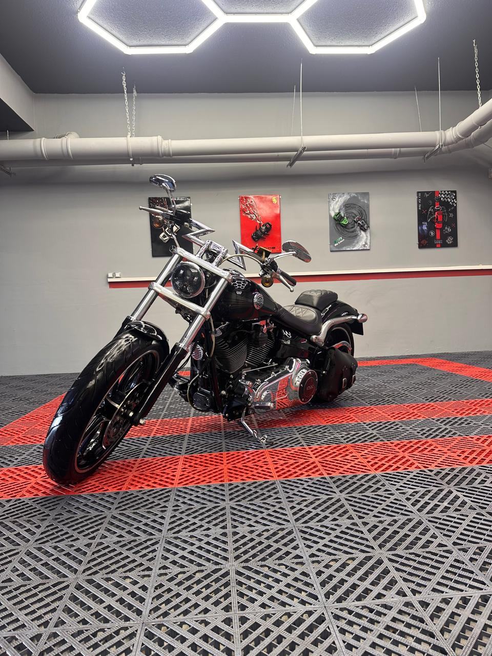Harley Davidson Breakout 8