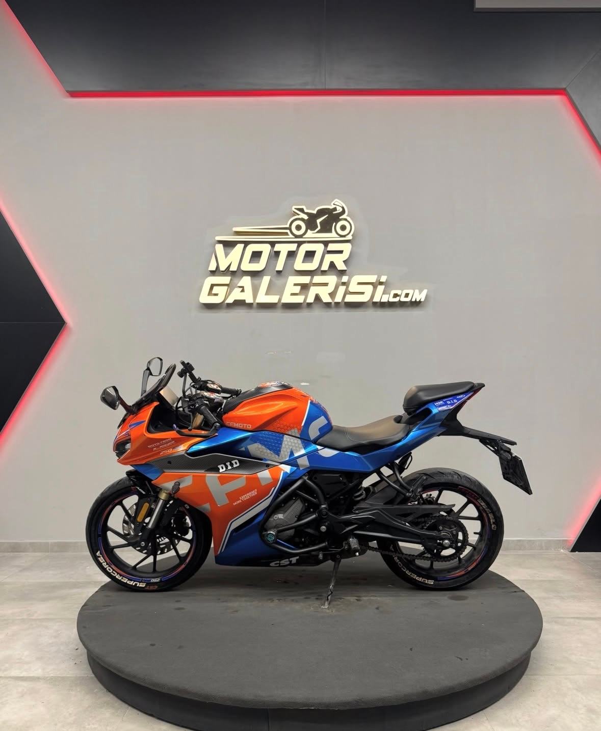 CFMOTO 250 SR 8