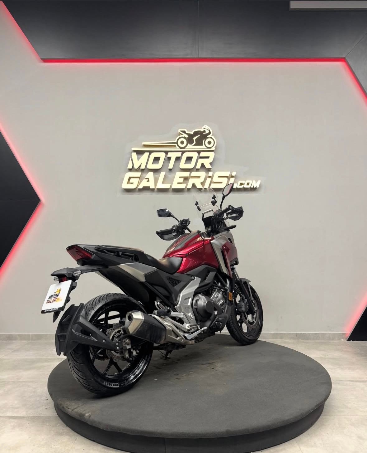 Honda NC 750X DCT 4